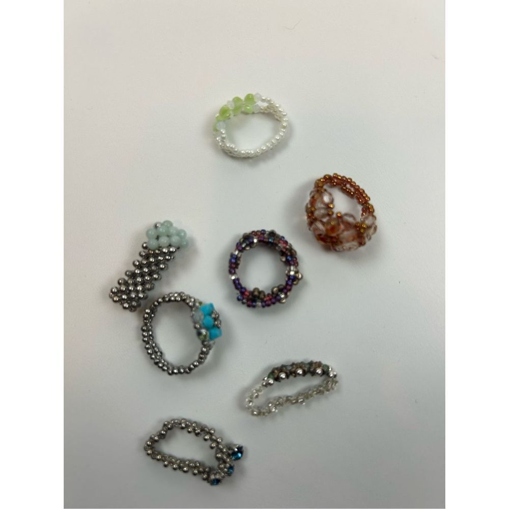 Lot of 7 rings- small beaded designs -
Multi colors - Picture 4 of 6